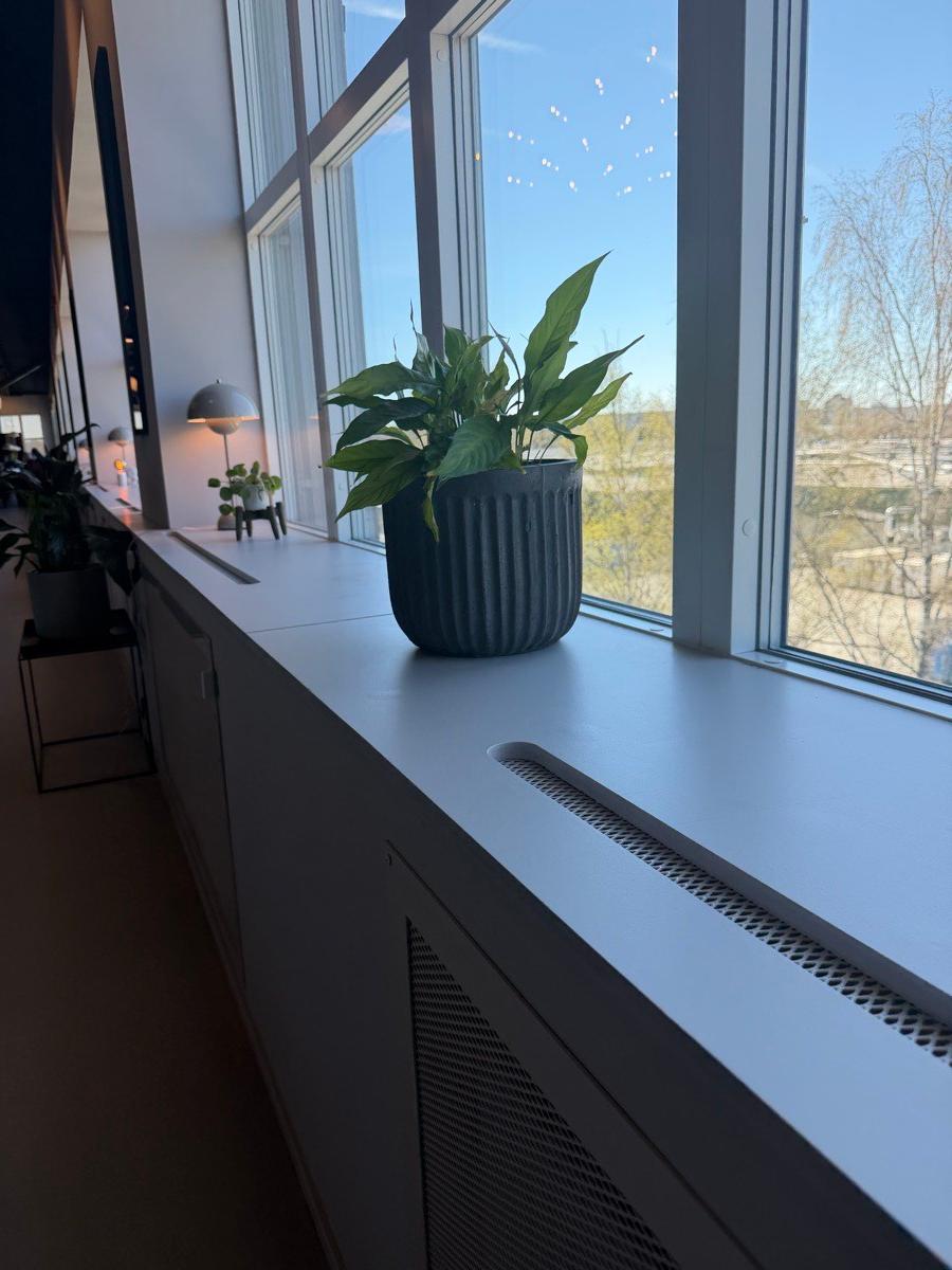 Stämningsfullt dukat kvällsbord på Hygge